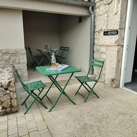 Gite Ferrari 4-6 Pers Ruoms Centre - Climatise, Piscine 公寓 *